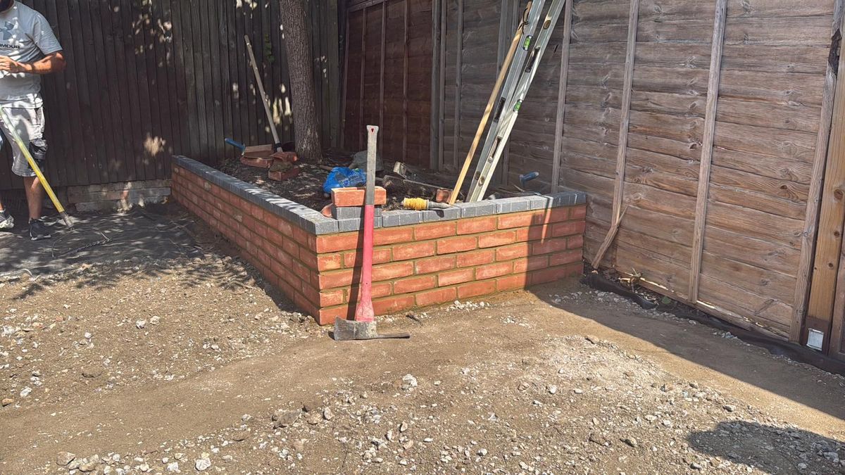 Resin paving with edging