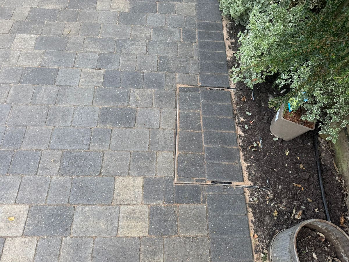 Resin bound driveway installation