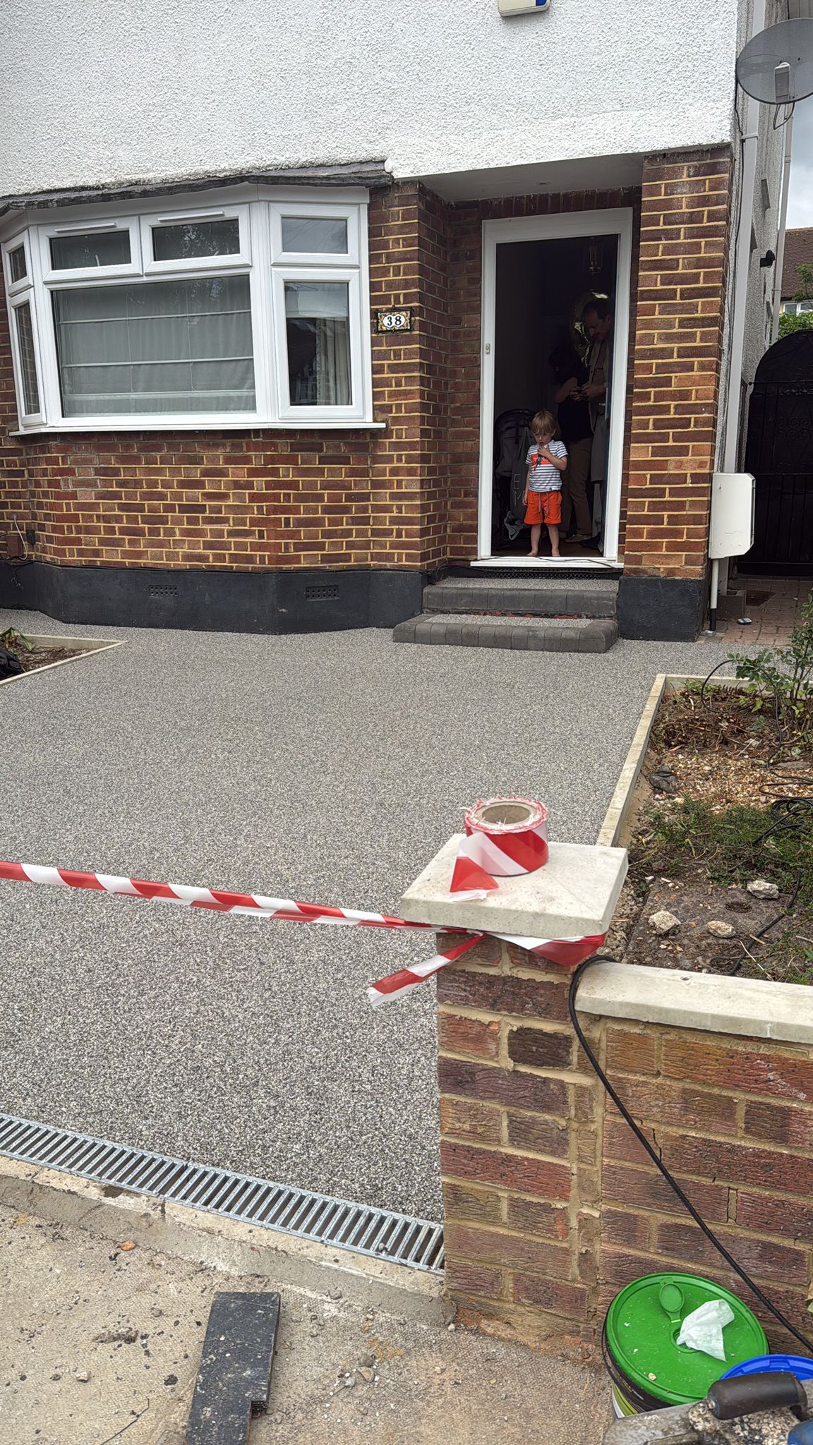 Resin bound driveway installation