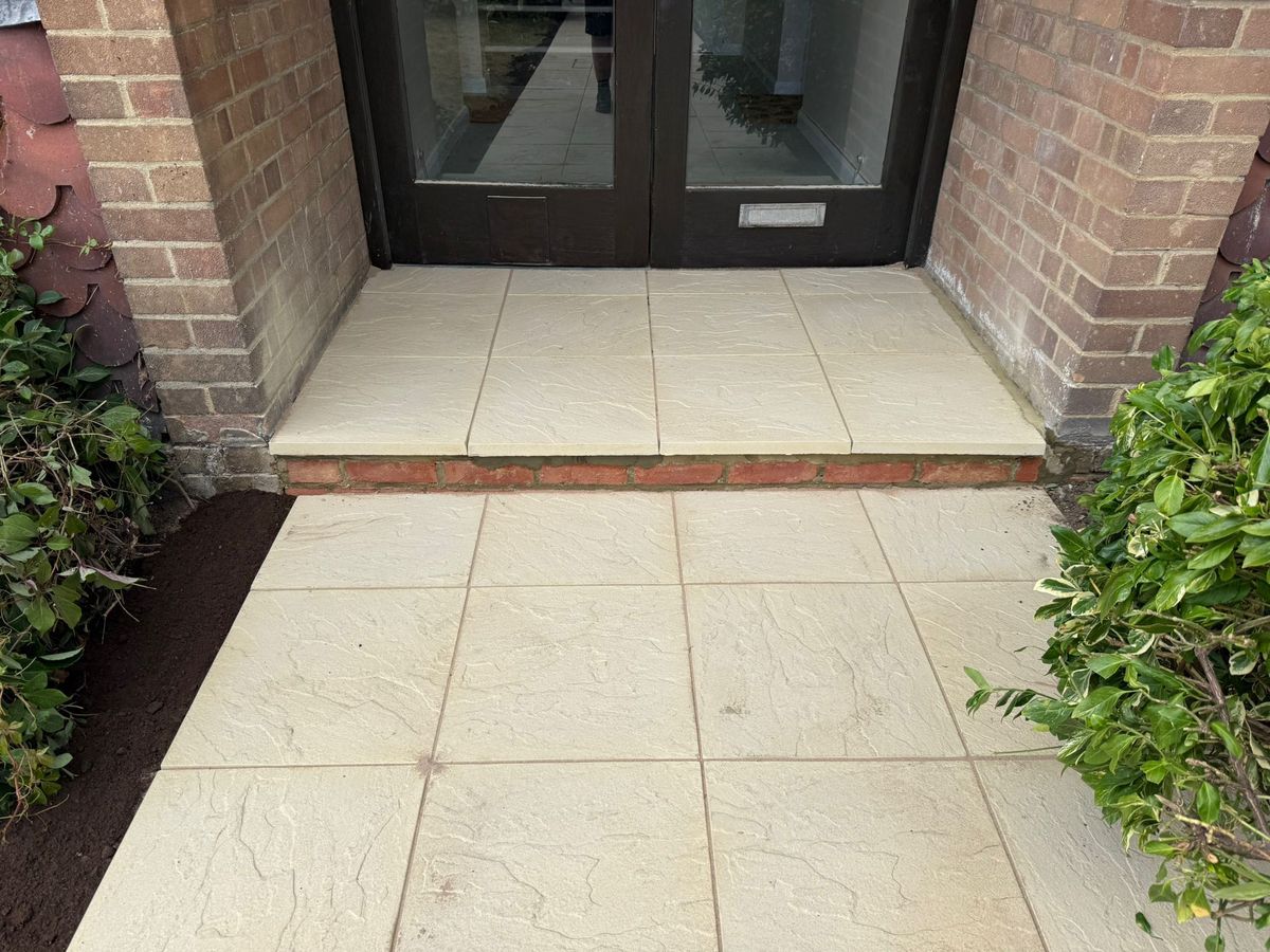 Resin paving with edging